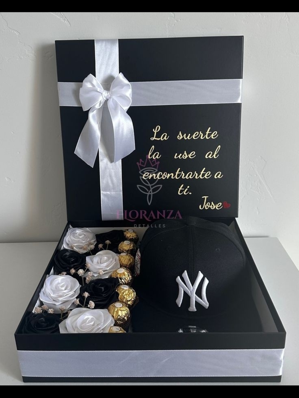 New York Yankees Black MLB Cap Gift Set with Black & White Roses